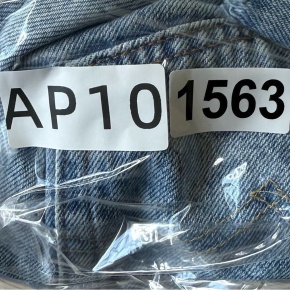 Levi's Women's Light Blue Jean Shorts - Picture 10 of 10